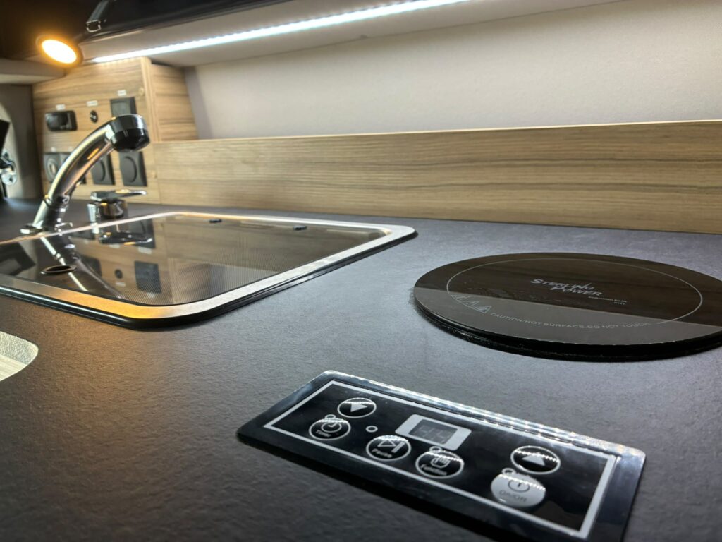 24/08/2026 : LA PLAQUE A INDUCTION EST DESORMAIS DE SERIE CHEZ MCC !